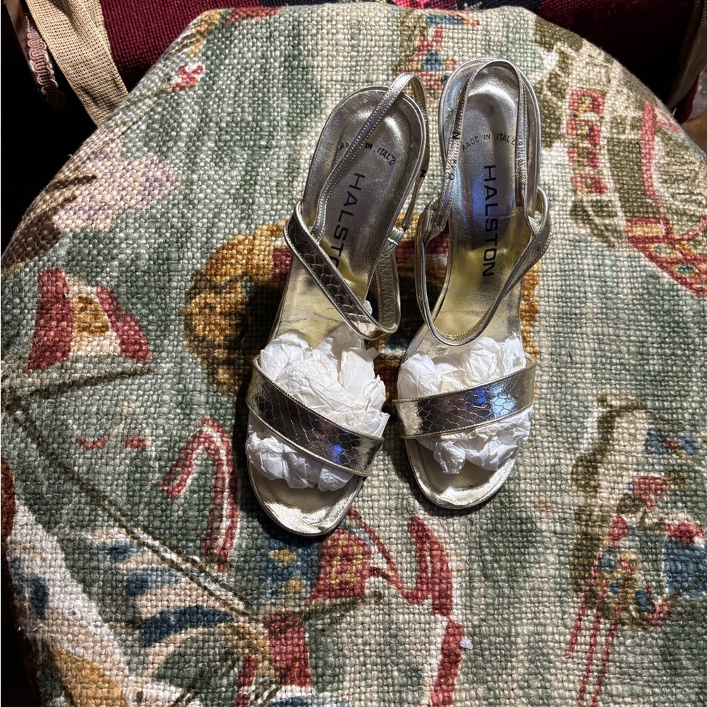 Halston vtg gold heels